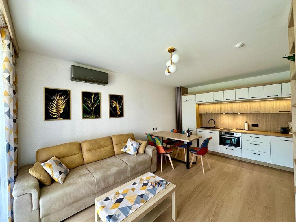 Royal Bay аpartment Sylvia Апартаменти