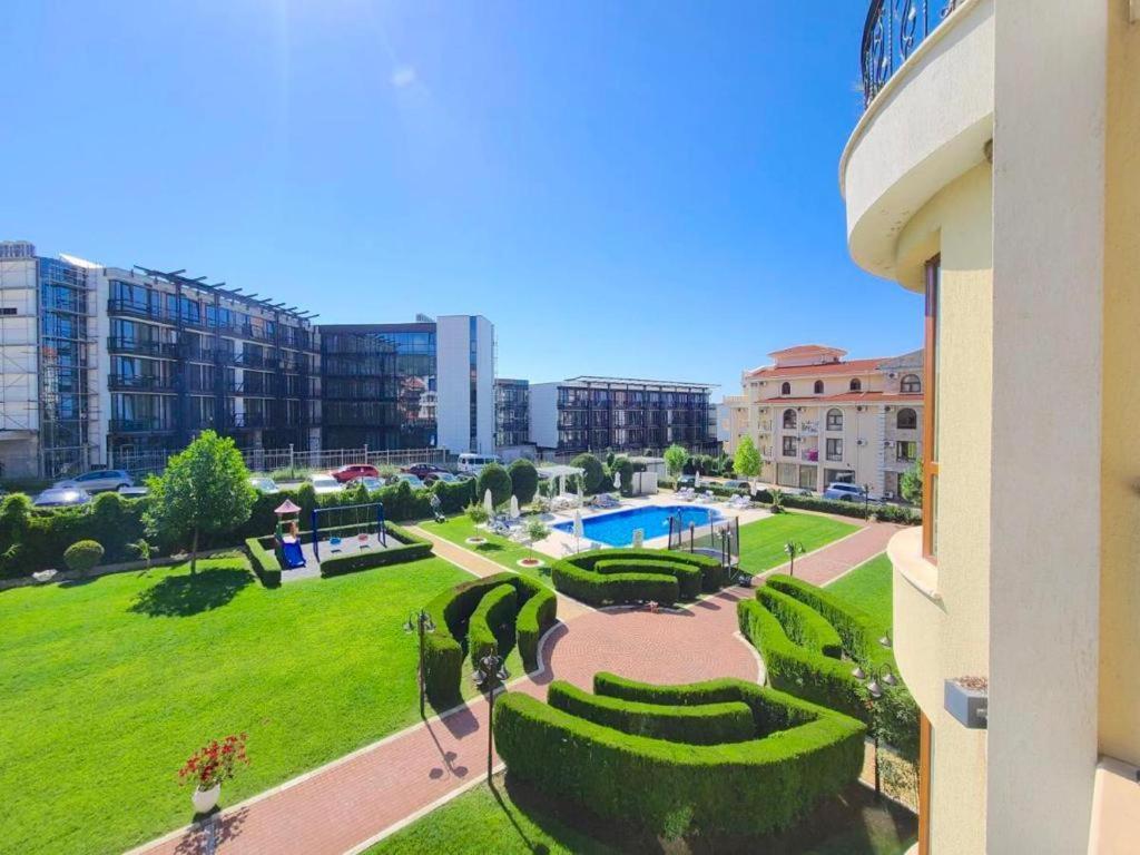 Апартаменти Royal Bay аpartment Sylvia Светий Влас